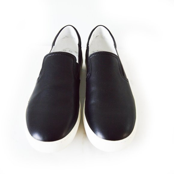 Stuart Weitzman Daryl Leather Slip-On Sneaker. Size 8.5 (EU 39) - Picture 2 of 5